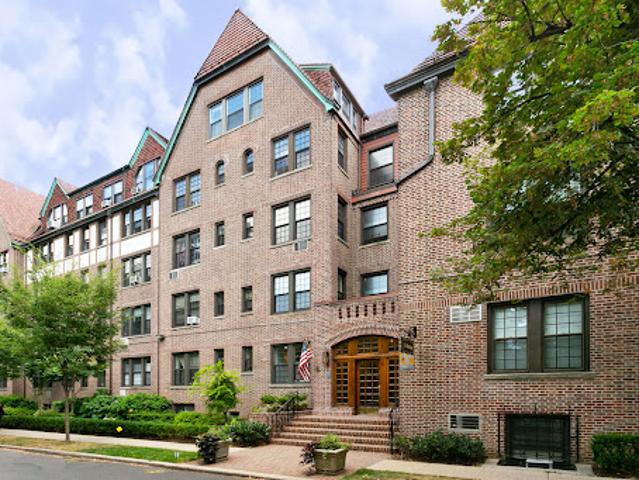 Apartment for sale in Forest Hills
