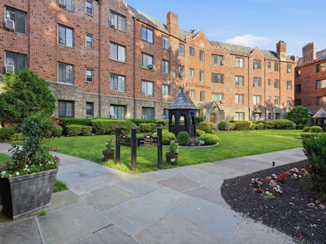 Apartment for sale in Pelham, New York