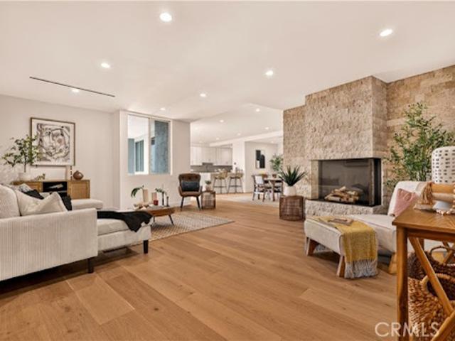 Apartment for sale in Canoga Park, California