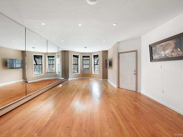 Apartment for sale in Arverne, New York