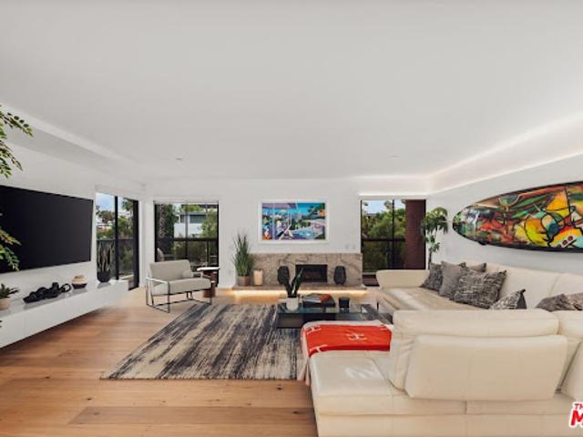 Apartment for sale in Santa Monica, California