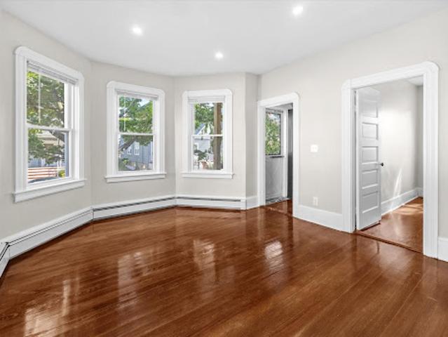 Apartment for sale in Bristol, Massachusetts