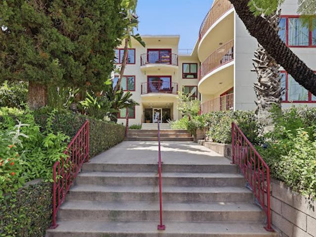 Apartment for sale in Canoga Park, California