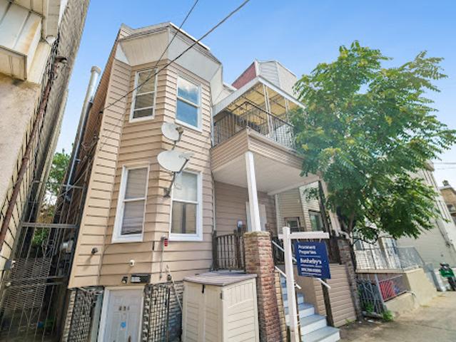 Apartment for sale in Hudson, New Jersey