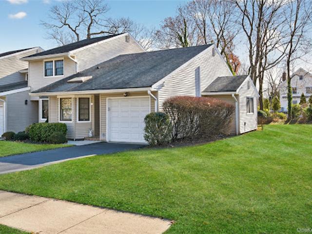 Apartment for sale in Huntington, New York