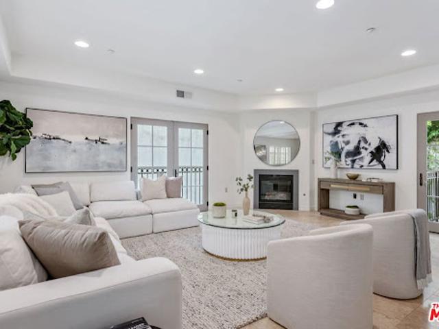 Apartment for sale in Los Angeles