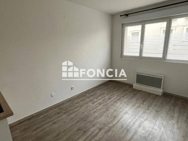 Studio location à Quartier Centre Ville, Reims