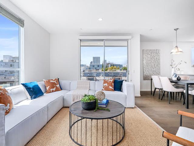 Apartment for sale in Canoga Park, California