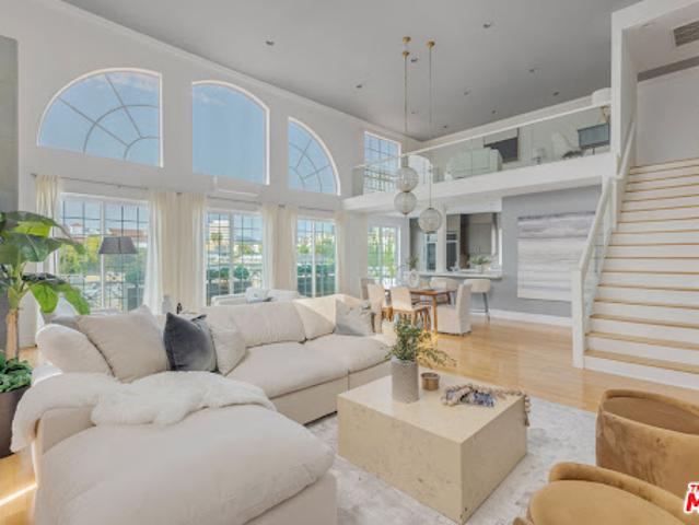 Apartment for sale in Canoga Park, California