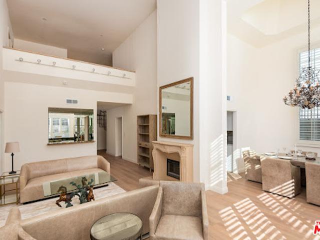Apartment for sale in Canoga Park, California