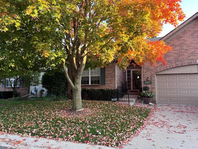 Apartment for sale in Commerce Charter Township, Oakland County