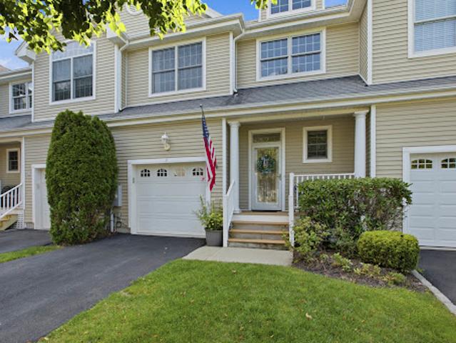 Apartment for sale in Centereach, New York