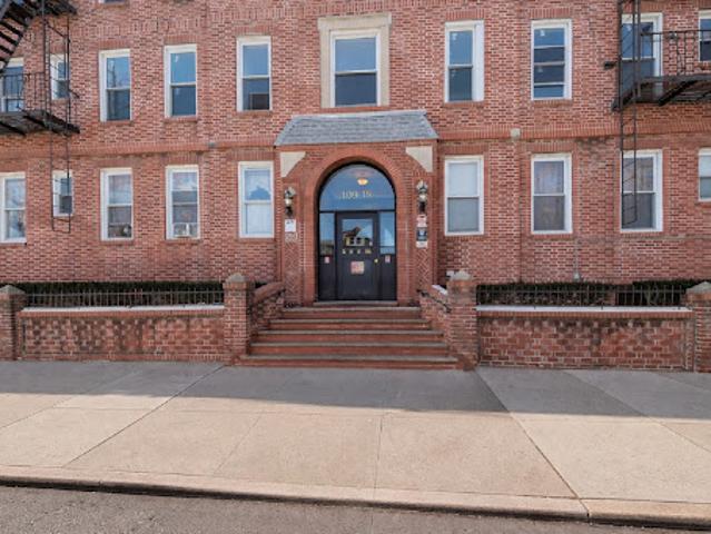 Apartment for sale in Queens, Arverne