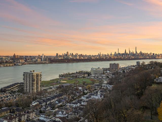 Apartment for sale in Fort Lee, New Jersey