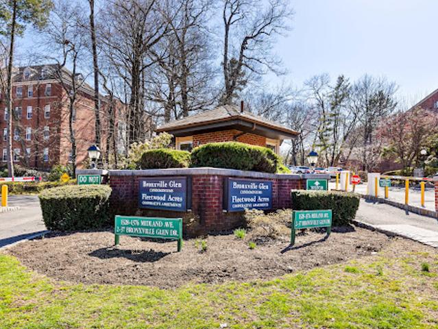 Apartment for sale in Glenwood, New York