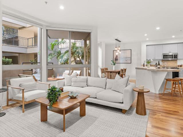 Apartment for sale in Canoga Park, California