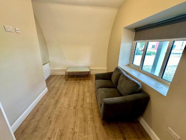 Apartment to rent in Moneygold, Connacht