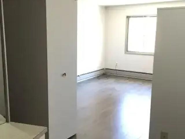 Apartment for rent in Connaught, Calgary