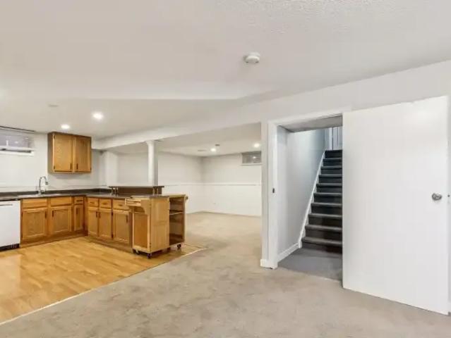 Apartment for rent in Deer Ridge, Calgary