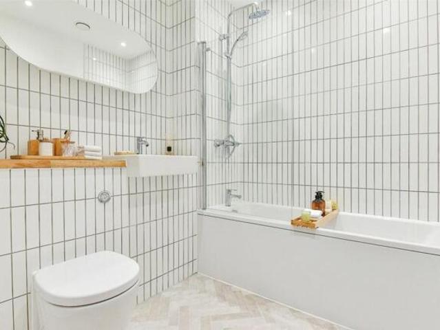 Apartment for sale in Croydon, Broad Green