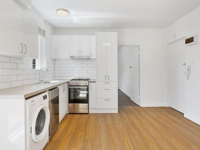 Apartment for rent in St Kilda, Melbourne