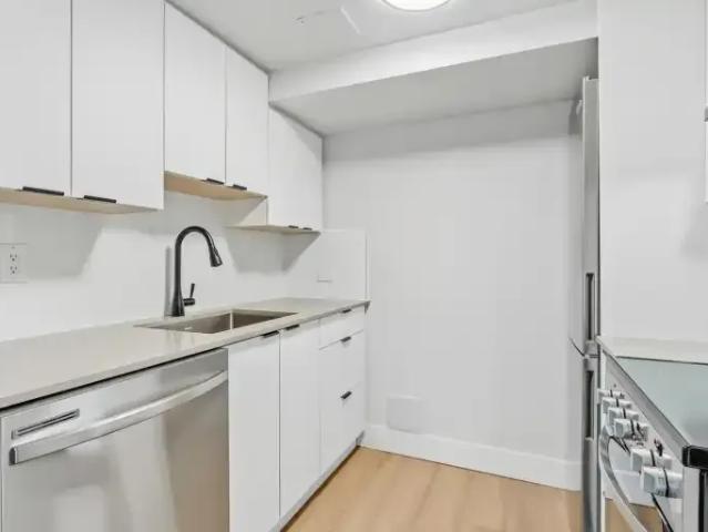 Apartment for rent in Lower Robson, Vancouver