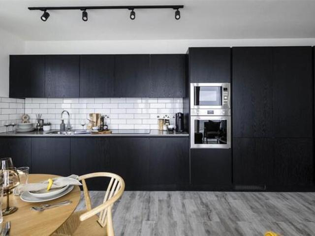 Apartment for sale in London Borough of Ealing, Park Royal