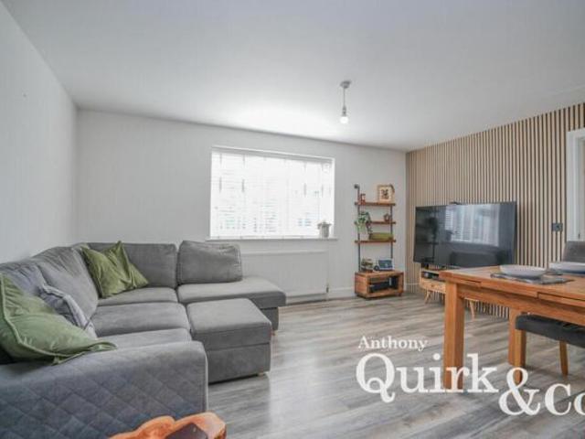 Apartment for sale in South Benfleet, Bread and Cheese Hill