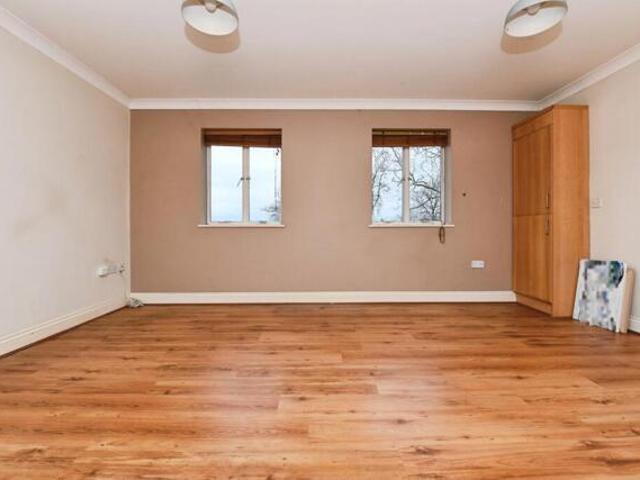 Apartment for sale in Bocking, Chipping Hill