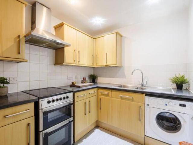 Apartment for sale in Bocking, Chipping Hill