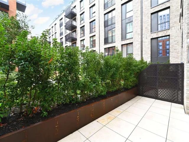 Apartment for sale in Brent Cross, Greater London