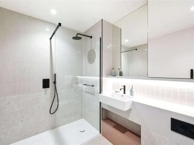 Apartment for sale in Brent Cross, Greater London