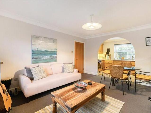 Apartment for sale in Kew, Greater London