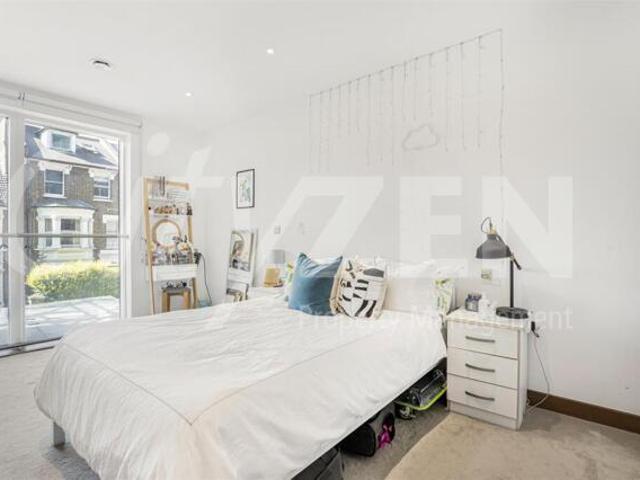 Apartment for sale in West Hampstead, Greater London