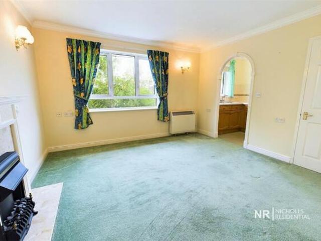 Apartment for sale in Chessington, Hook