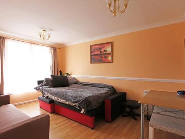 Apartment for sale in Dagenham, Dagenham