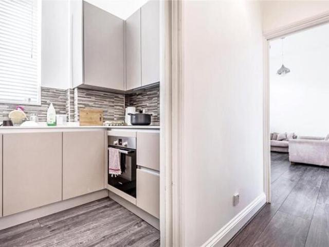 Apartment for sale in Southgate, Greater London