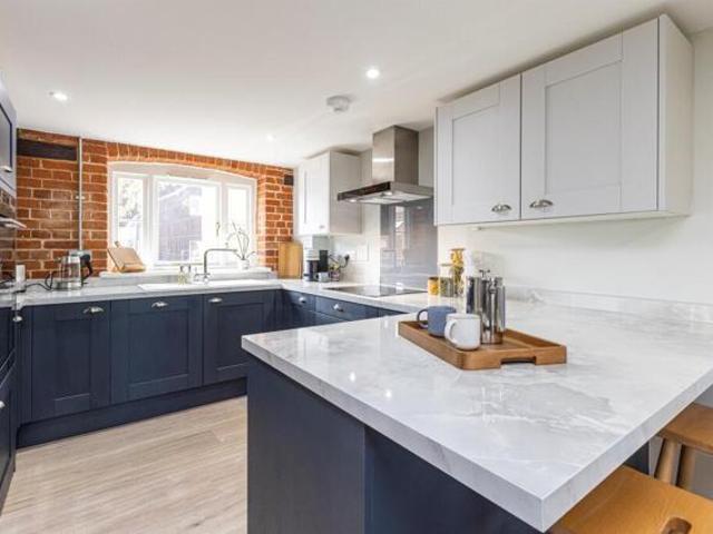 Apartment for sale in Chelmondiston, Suffolk