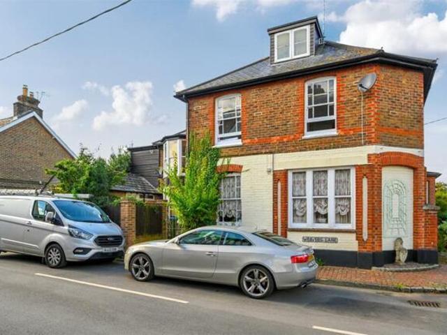 Apartment for sale in Horsham, West Sussex