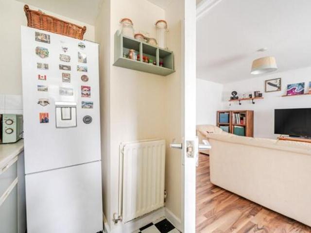 Apartment for sale in Fole, Surrey