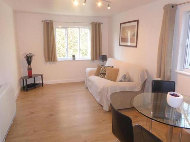Apartment for sale in London Borough of Hounslow, Heston