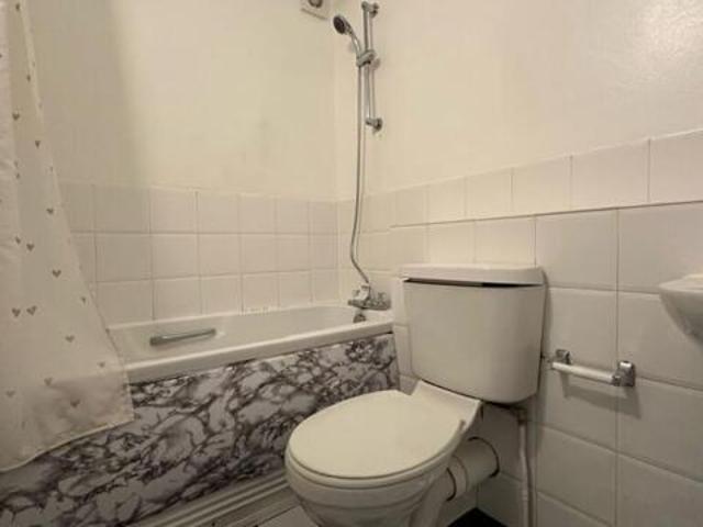 Apartment for sale in Kingston Upon Thames, New Malden