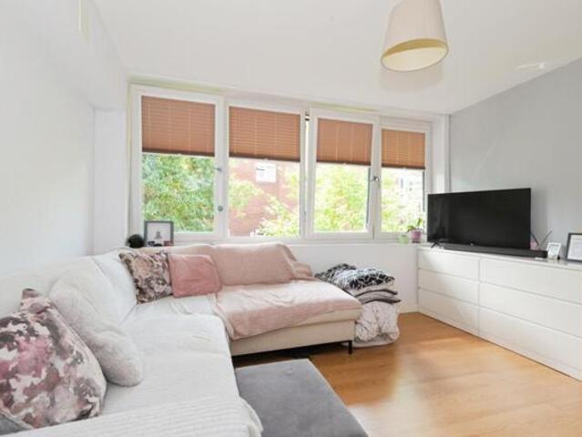 Apartment for sale in Pachesham Park, Surrey
