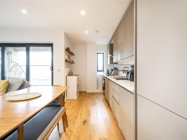 Apartment for sale in West Ham, Greater London