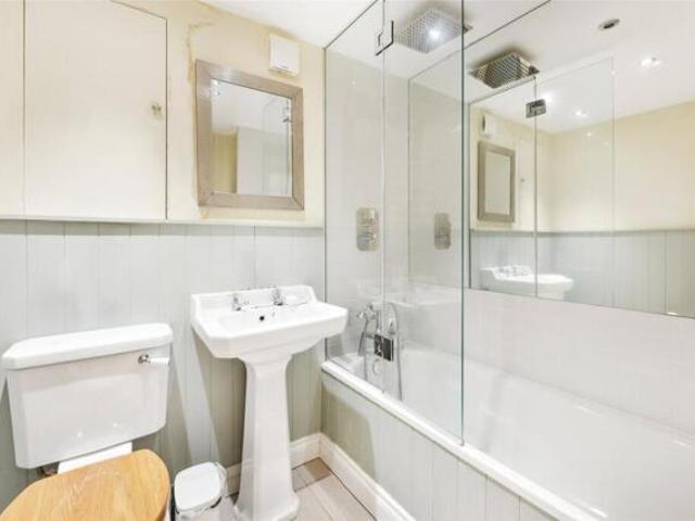 Apartment for sale in Victoria, Greater London