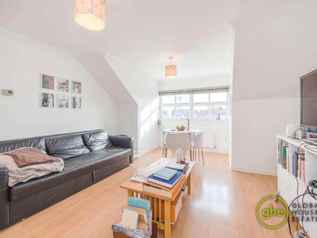 Apartment for sale in Stockwell, Greater London