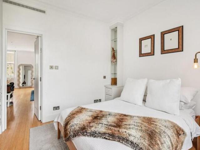 Apartment for sale in Brompton, Greater London