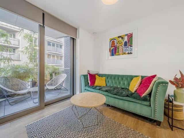 Apartment for sale in Finsbury, Greater London