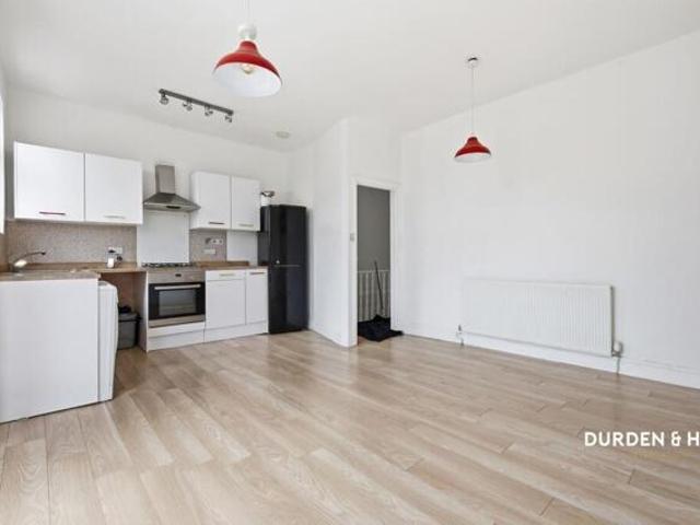 Apartment for sale in Upton, Greater London