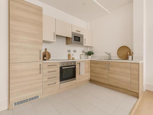 Apartment for sale in Stockwell, Greater London